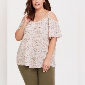 NWT Torrid Motif Garden SS Challis Cold Shoulder Blouse